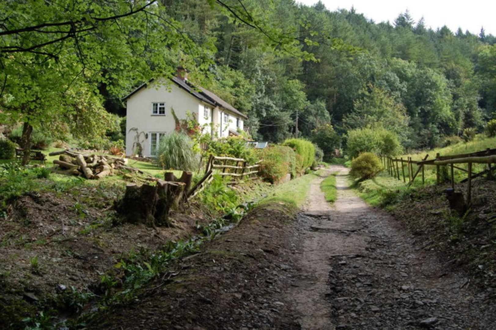 An image depicting the trail Rowberrow Loop and its surrounding area.