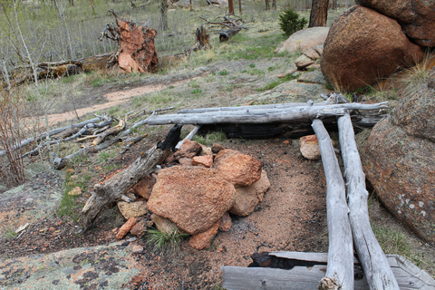 An image depicting the trail Lake Park via Lizard Rock Trail and its surrounding area.
