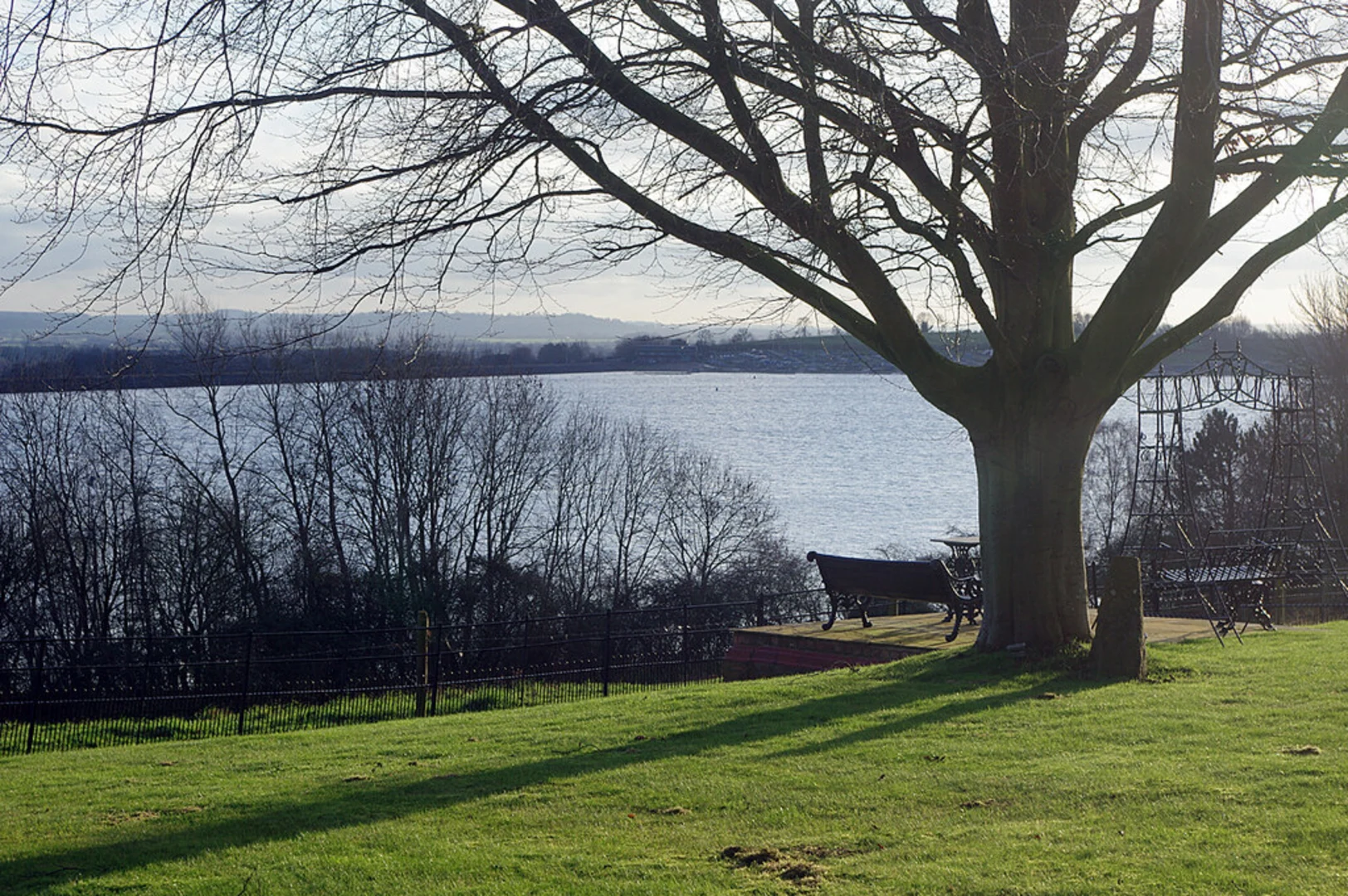 An image depicting the trail Draycote Water Loop and its surrounding area.