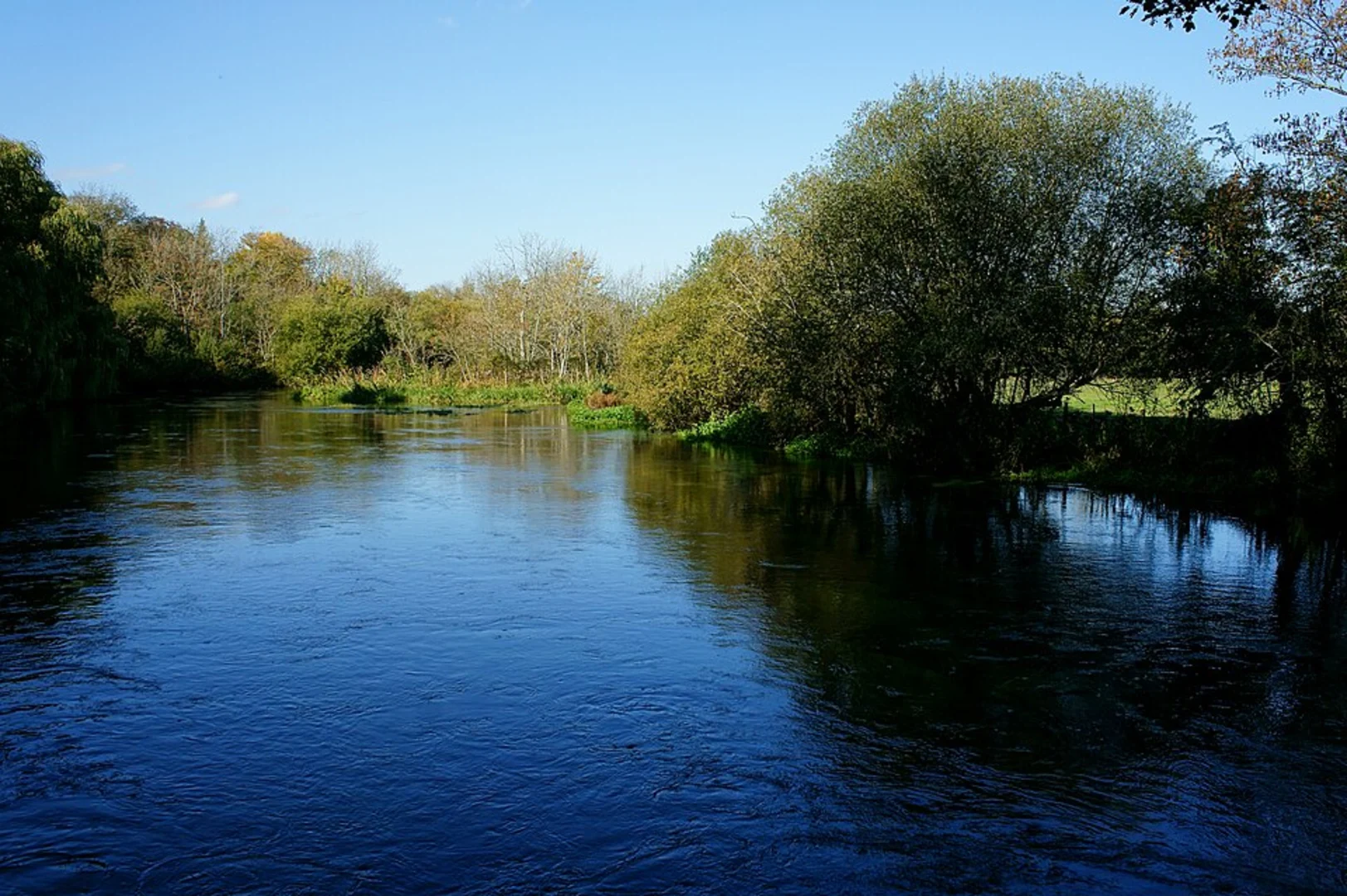 An image depicting the trail New Alresford and Itchen Stoke Loop via New Alresford Memorial park and its surrounding area.