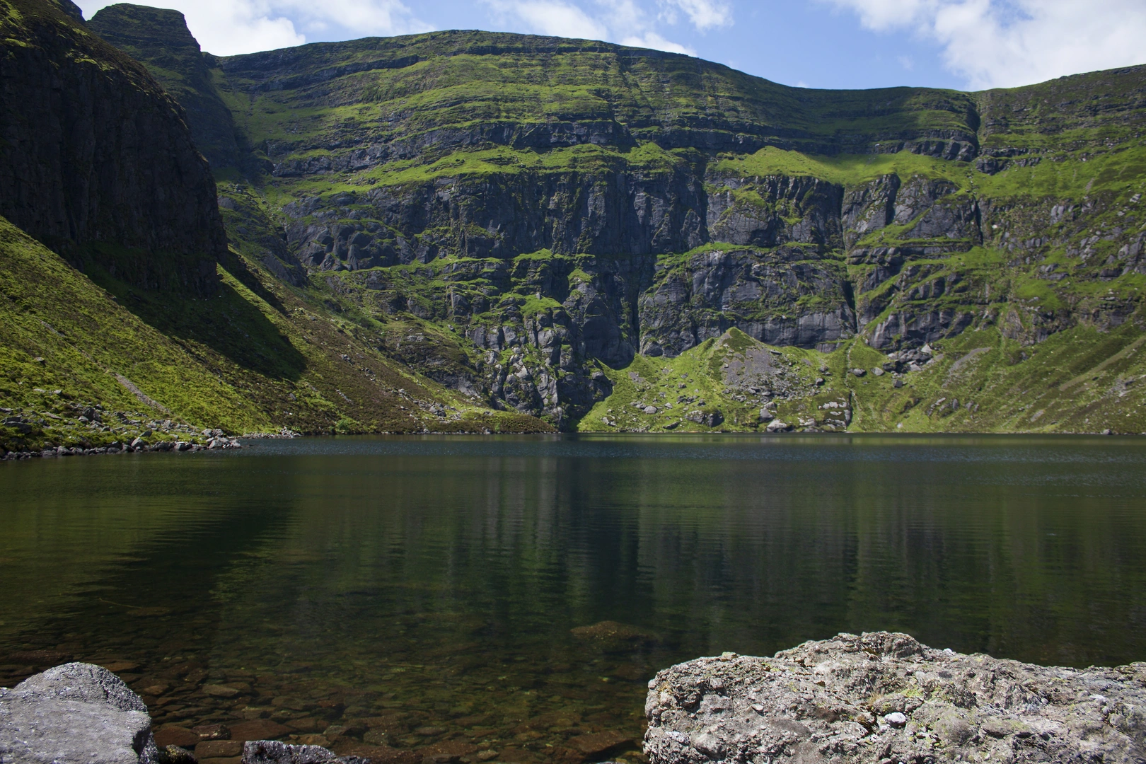 An image depicting the trail Comeraghs Traverse and its surrounding area.