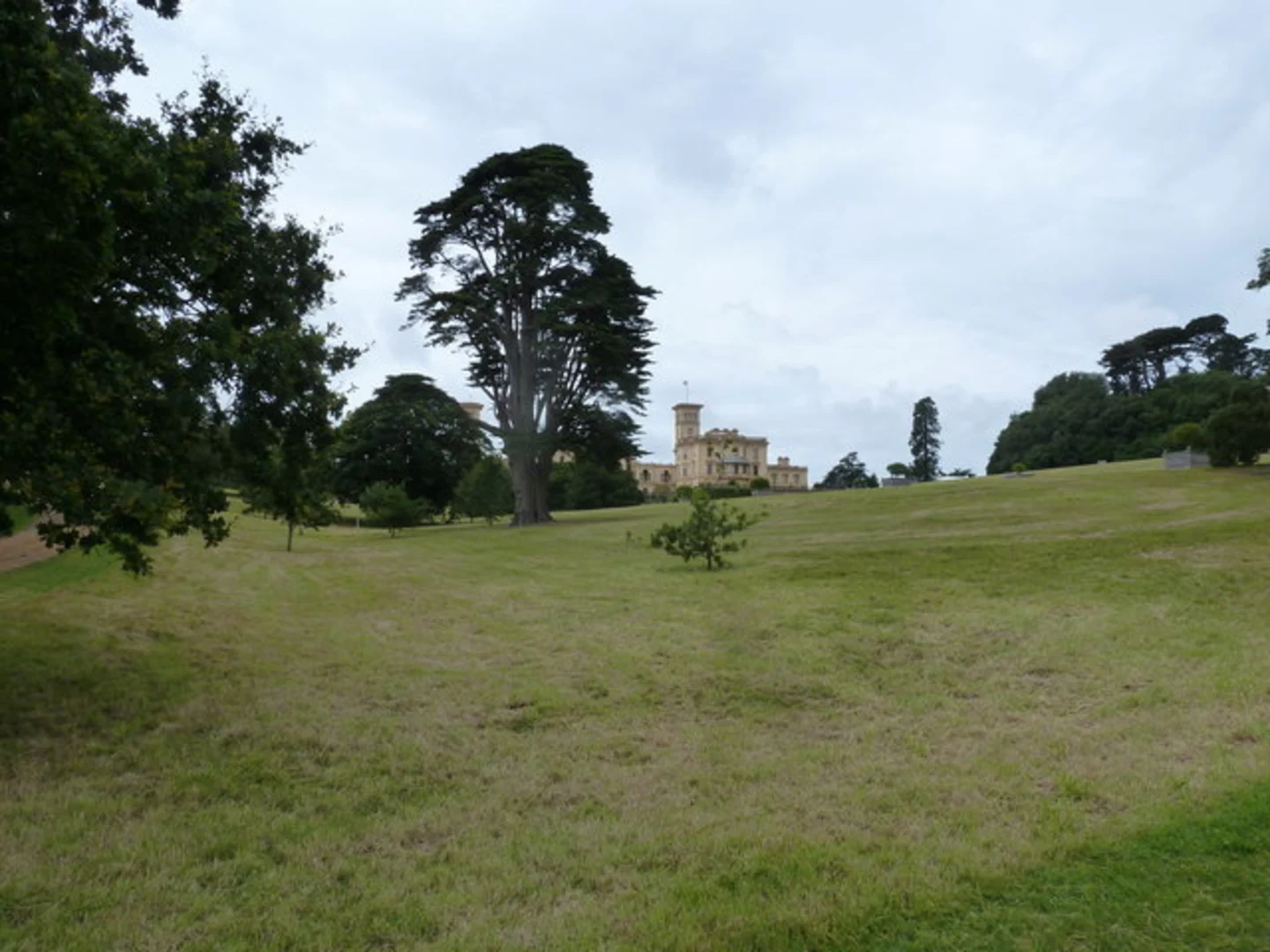 An image depicting the trail Osborne House and its surrounding area.