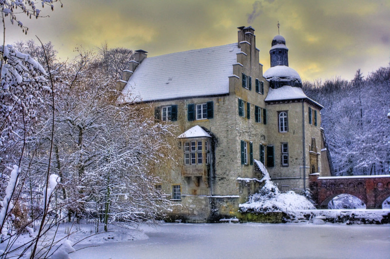 An image depicting the trail Lütgendortmund Rundweg and Jakobs-Pilgerweg Dortmund - Aachen and its surrounding area.