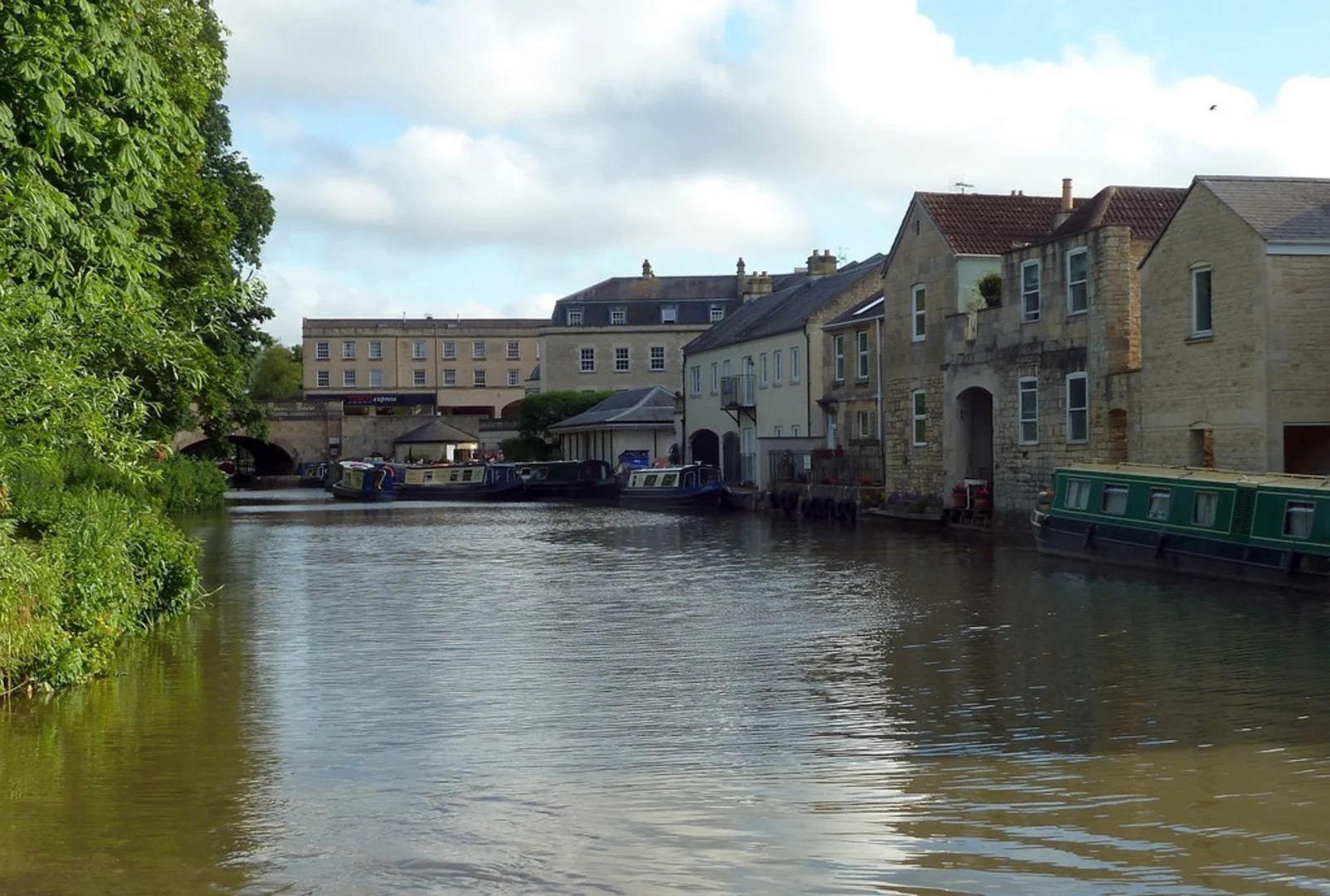 An image depicting the trail Bath Canal Walk and its surrounding area.