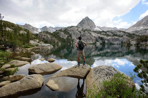 An image depicting the trail Lamarck Col Trail and its surrounding area.