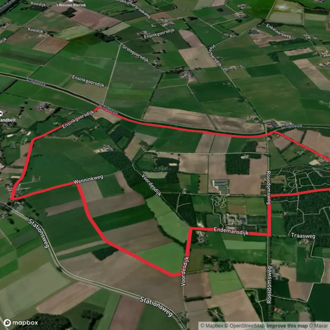 An image depicting the trail Schipbeek and Bergesch via Schipbeekpad and Voordesdijk and its surrounding area.