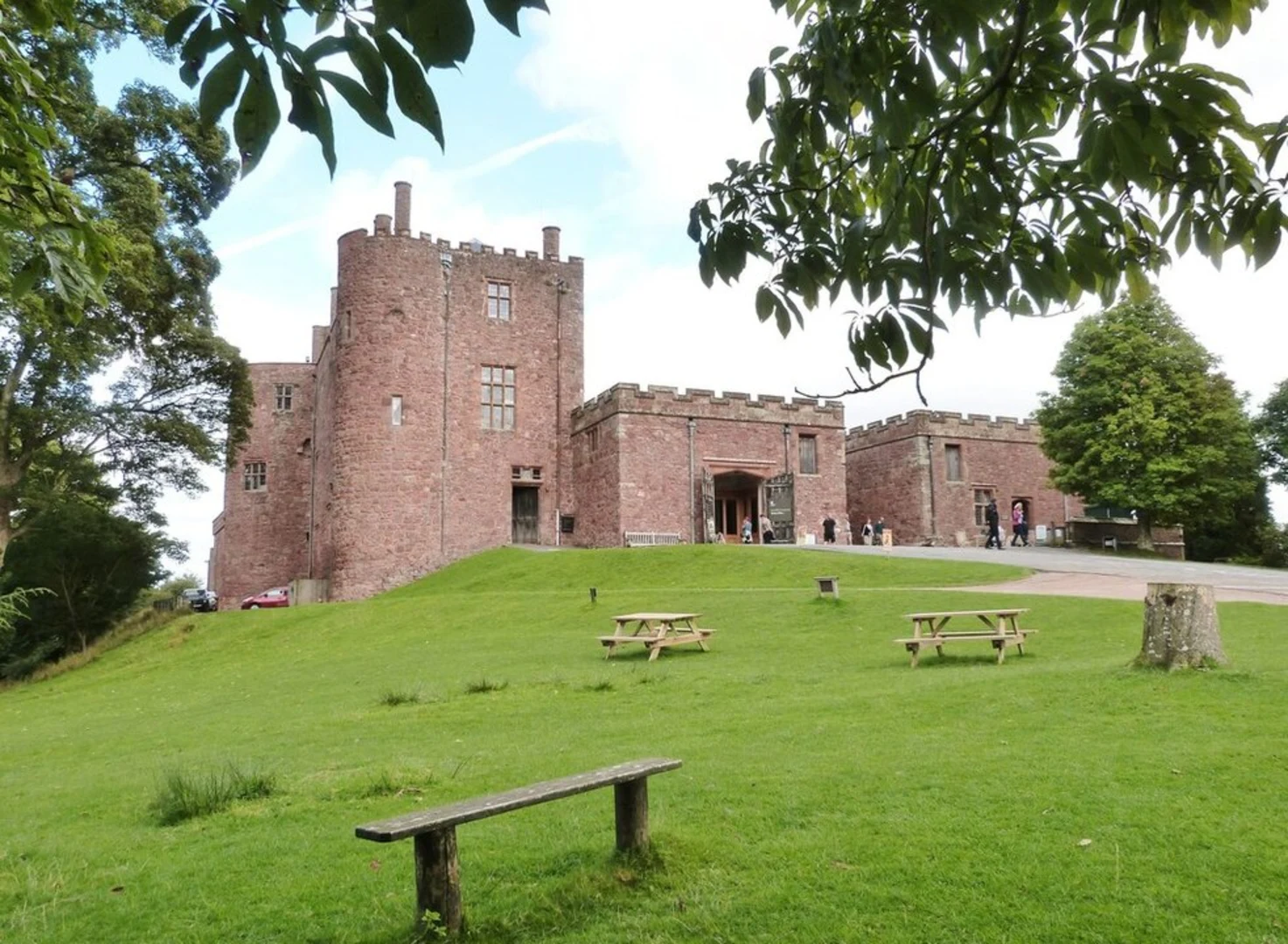 An image depicting the trail Powis Castle Loop and its surrounding area.