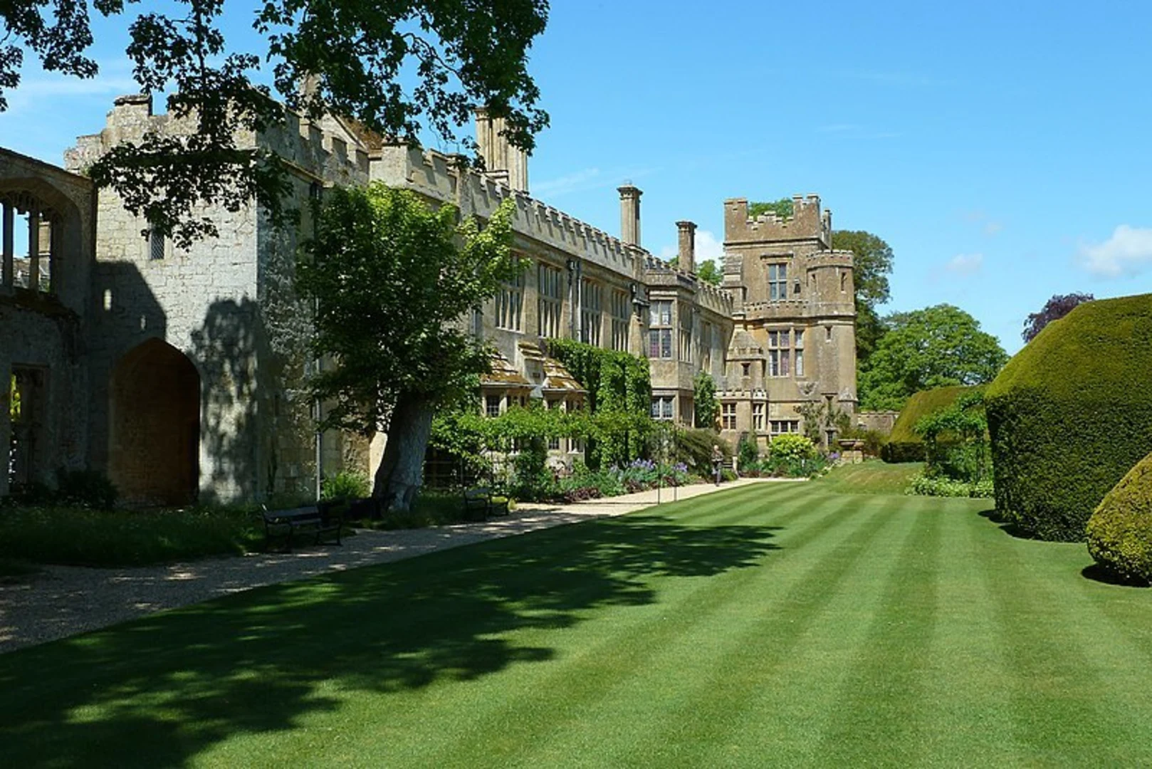 An image depicting the trail Circular via Sudeley Castle & St Kenelm’s Well and its surrounding area.
