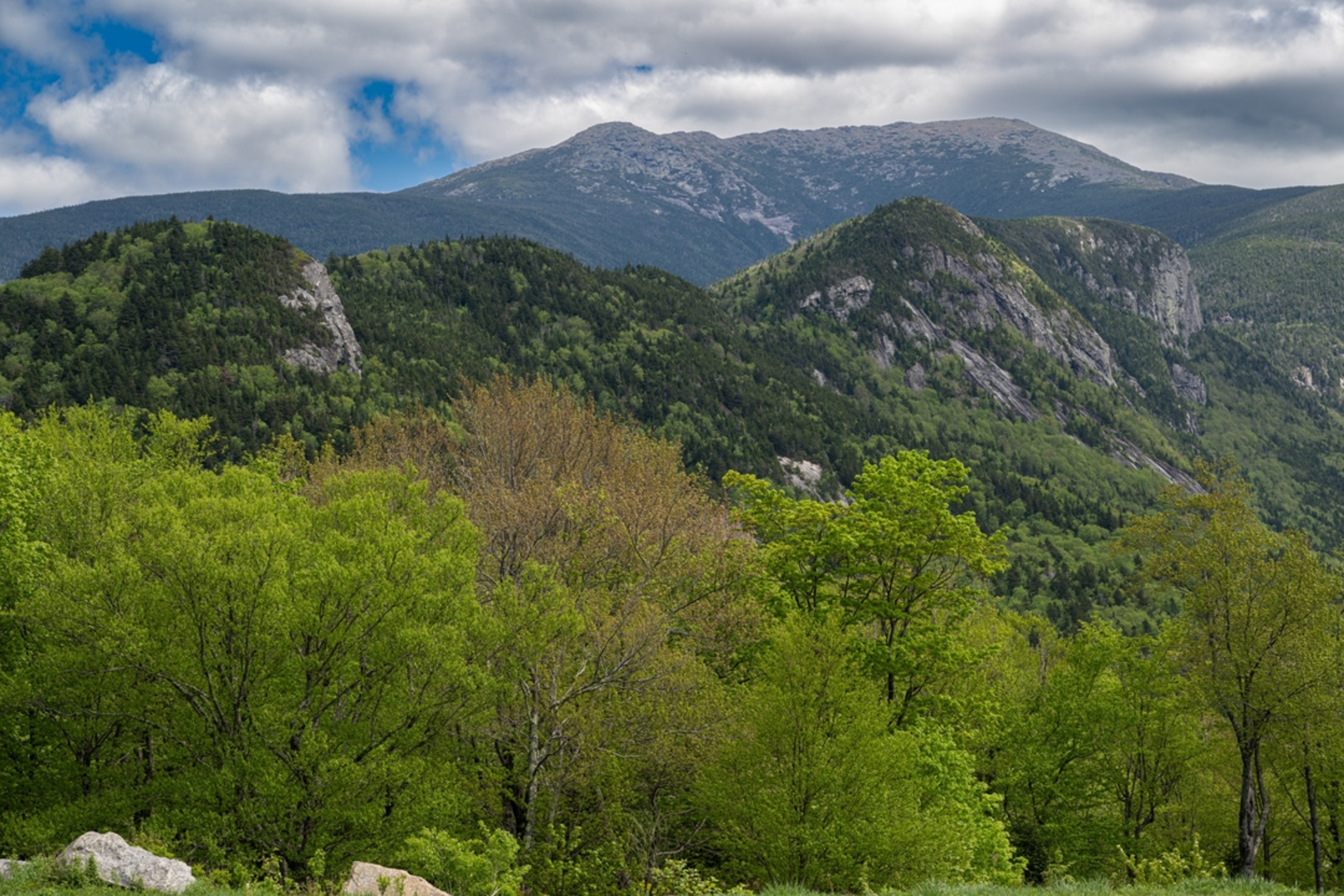 An image depicting the trail Arethusa Falls Trail and its surrounding area.