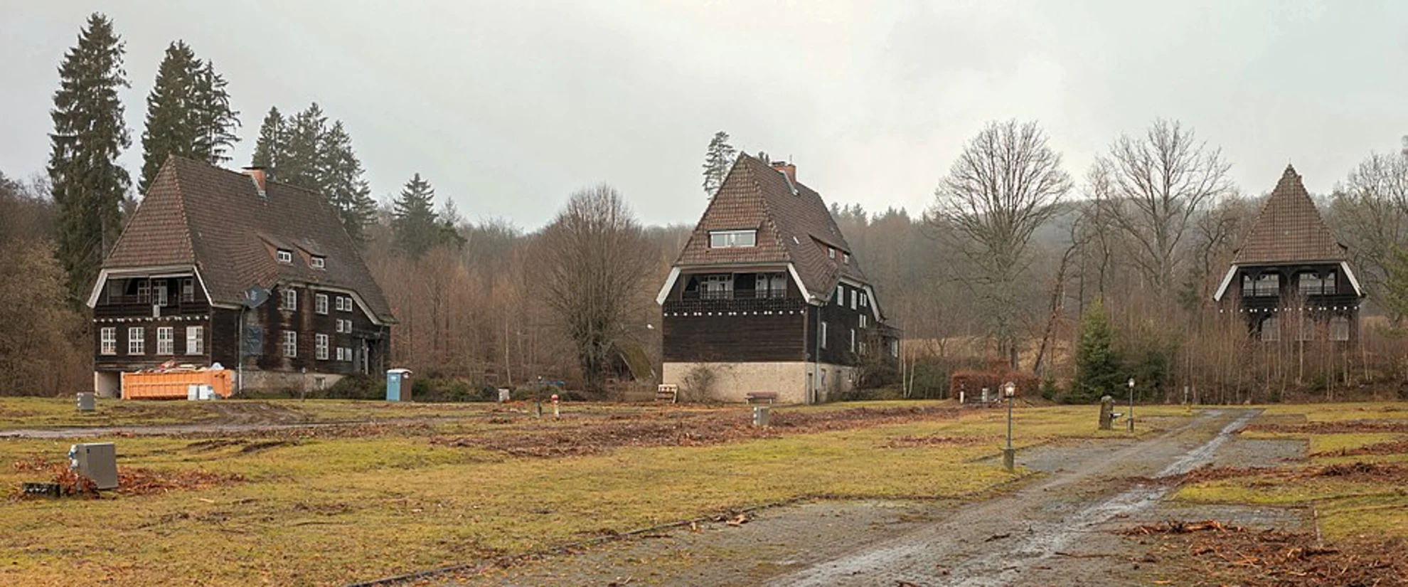 An image depicting the trail Die Rinne and Herrnweg Loop and its surrounding area.