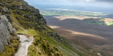 An image depicting the trail Muckish - Lub Loch Achair and its surrounding area.