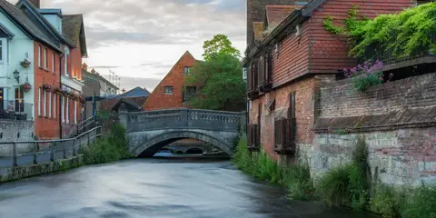 An image depicting the trail Clarendon Way and its surrounding area.