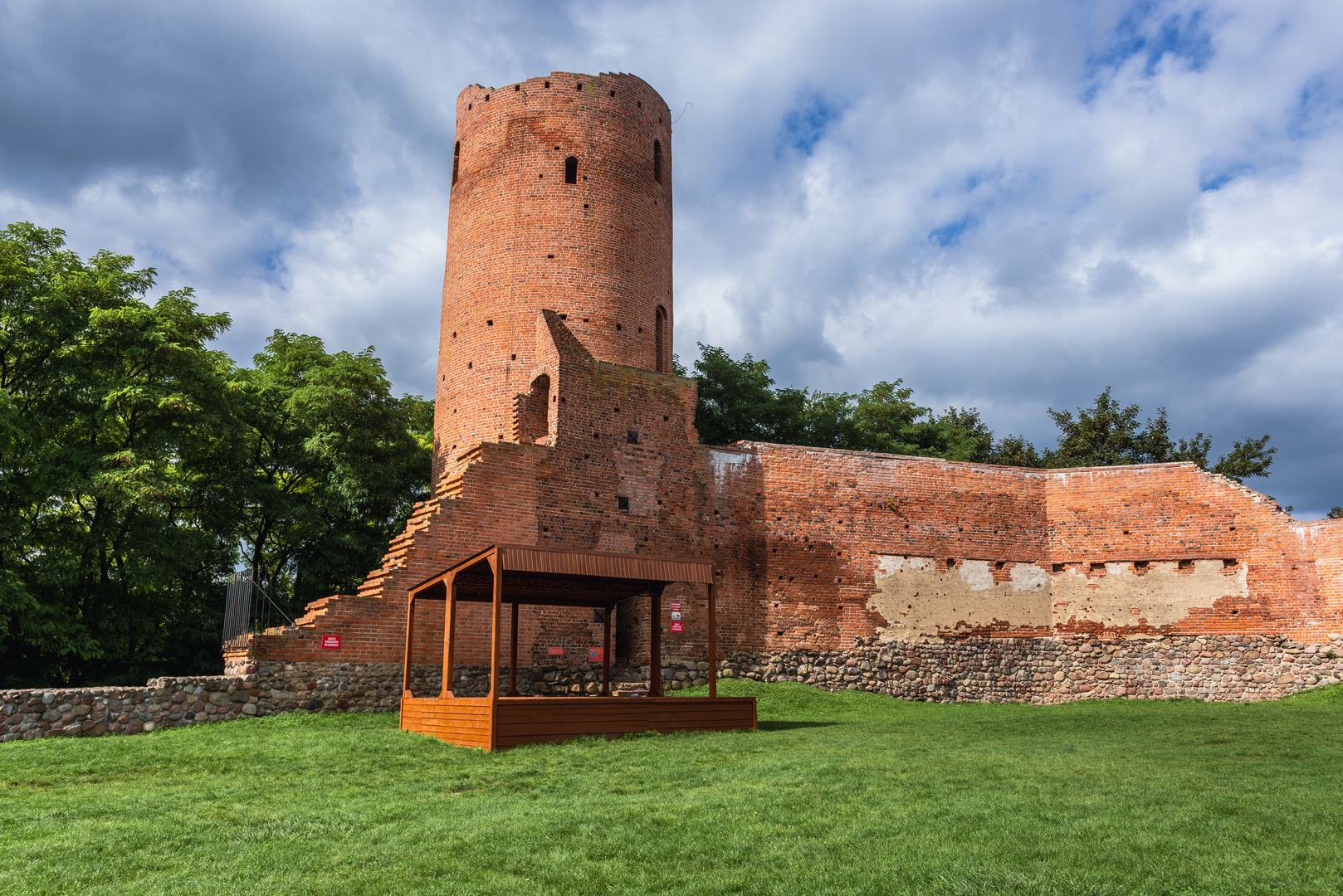 An image depicting the trail Warsaw Touristic Loop and its surrounding area.