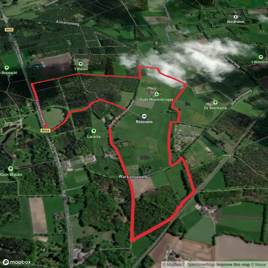 An image depicting the trail De Linde via Onderlaatsche Laak Route and its surrounding area.