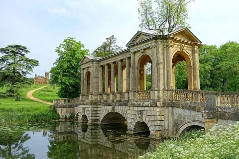 An image depicting the trail Buckingham and Stowe Landscape Gardens Loop and its surrounding area.