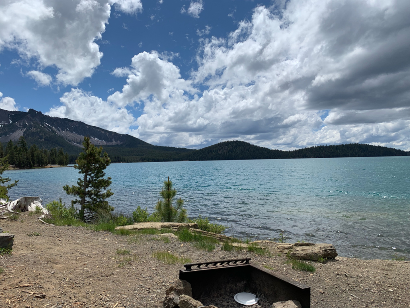 An image depicting the trail Paulina Lakeshore Loop Trail and its surrounding area.