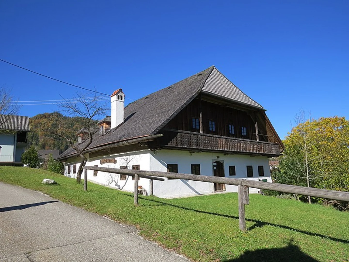 An image depicting the trail Neukirchen - Windlegern - Neukirchen Loop and its surrounding area.