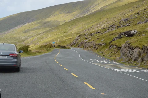 An image depicting the trail Cnoc na Bánóige Mountain Loop and its surrounding area.