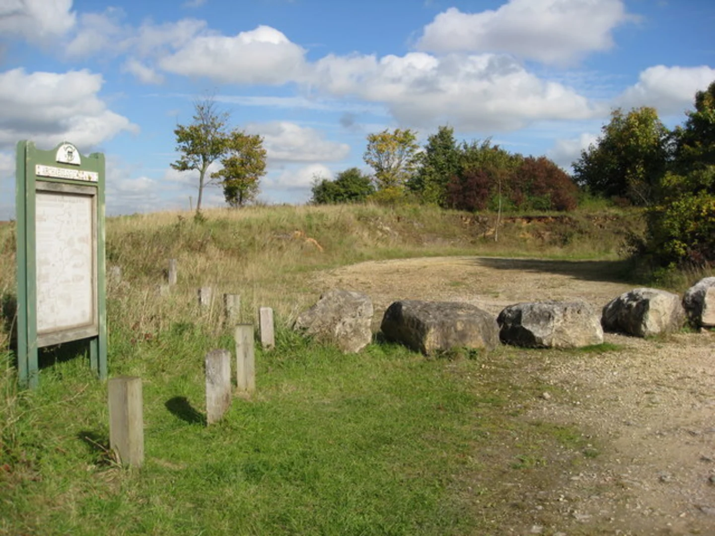 An image depicting the trail Poulter Country Park Loop and its surrounding area.
