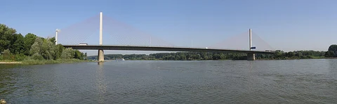 Kennedybrücke, Friedrich-Ebert-Brücke and River Rhein Loop from Beuel Bahnhof