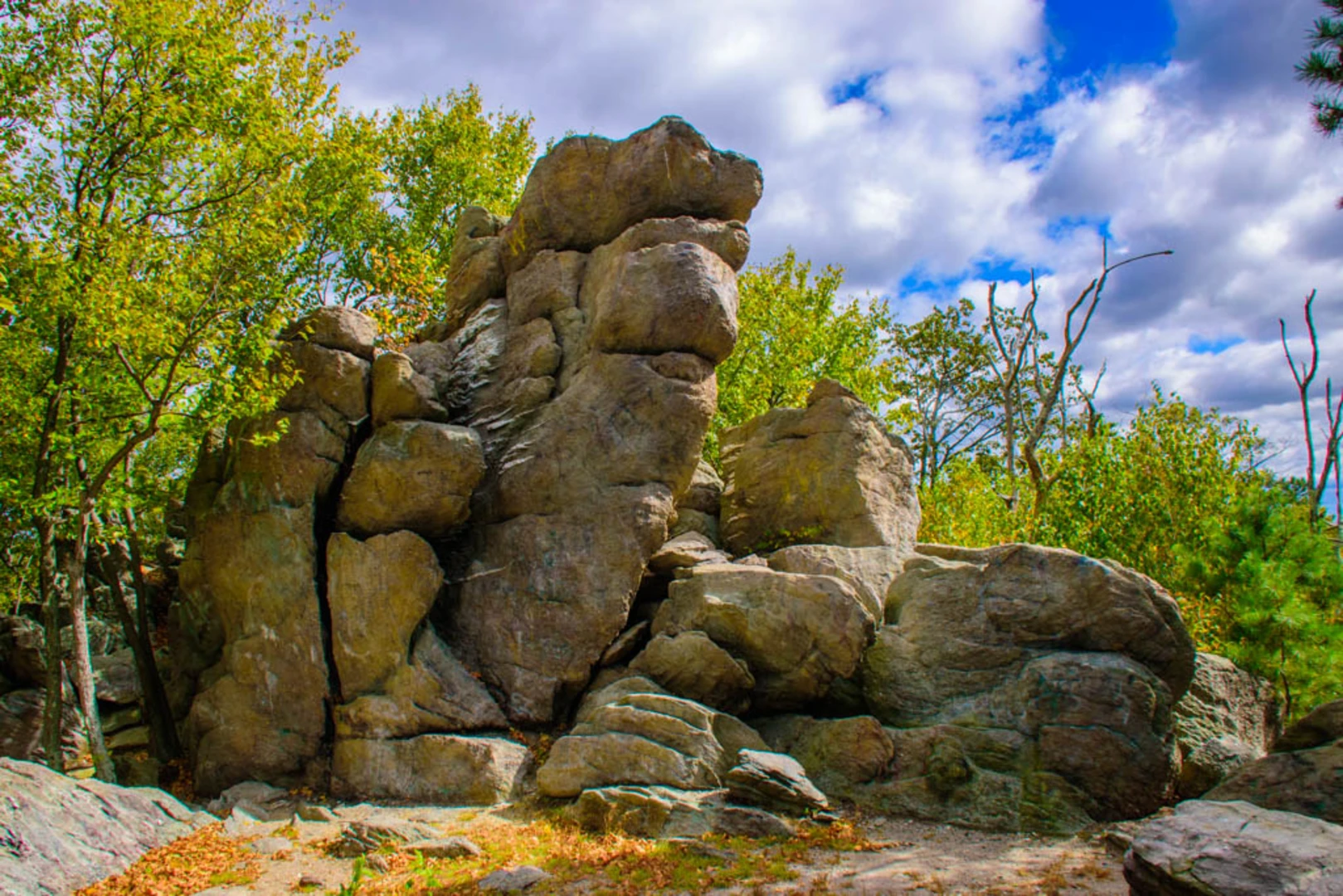 An image depicting the trail From Laurel Lake Hammonds Rocks and its surrounding area.