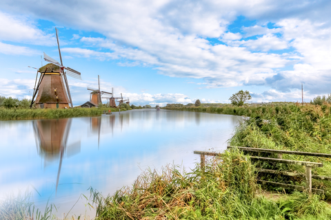 Molenstraat and Achterkade via Donkse Laagten, Kortlandse Molen and Museum Windmill Nederwaard