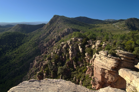 An image depicting the trail Estivella - Penya Roja PR CV 369 and its surrounding area.