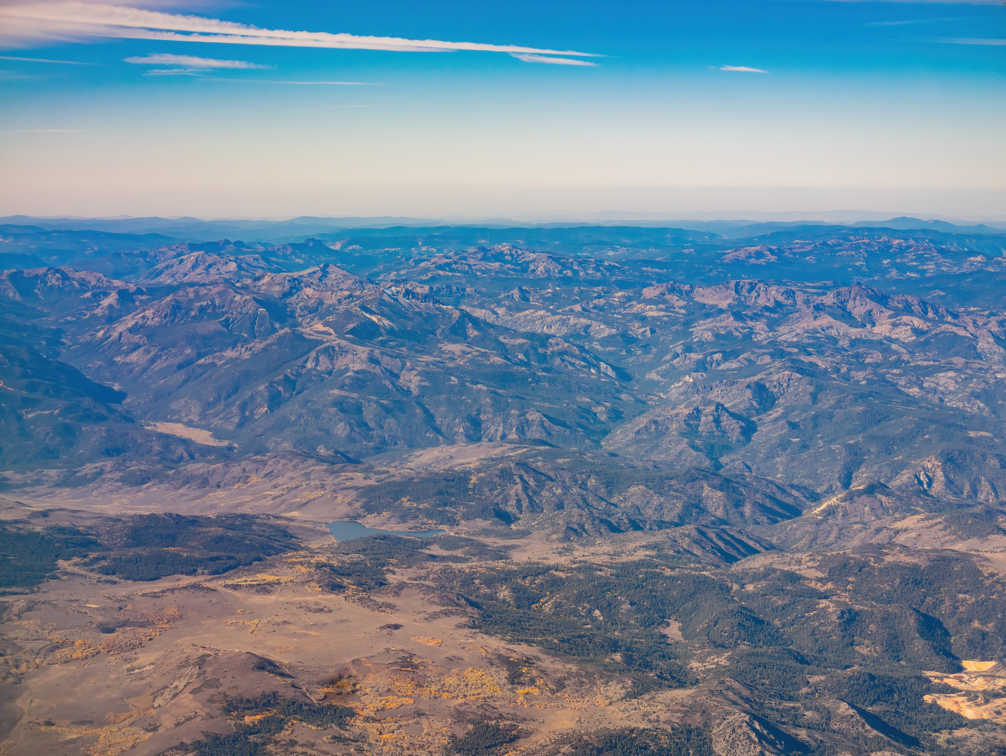 An image depicting the trail Heenan Lake Trail and its surrounding area.
