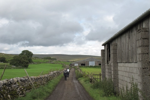 An image depicting the trail Dales High Way and Three Peaks Walk and its surrounding area.