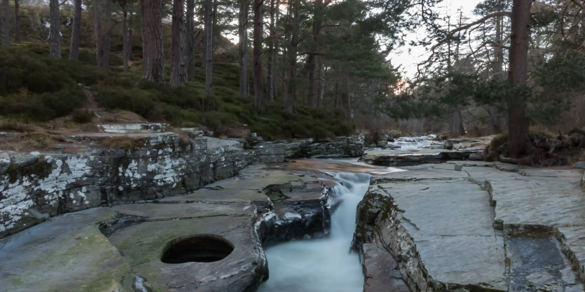 An image depicting the trail Beinn a' Bhùird and Ben Avon Loop from Braemar and its surrounding area.