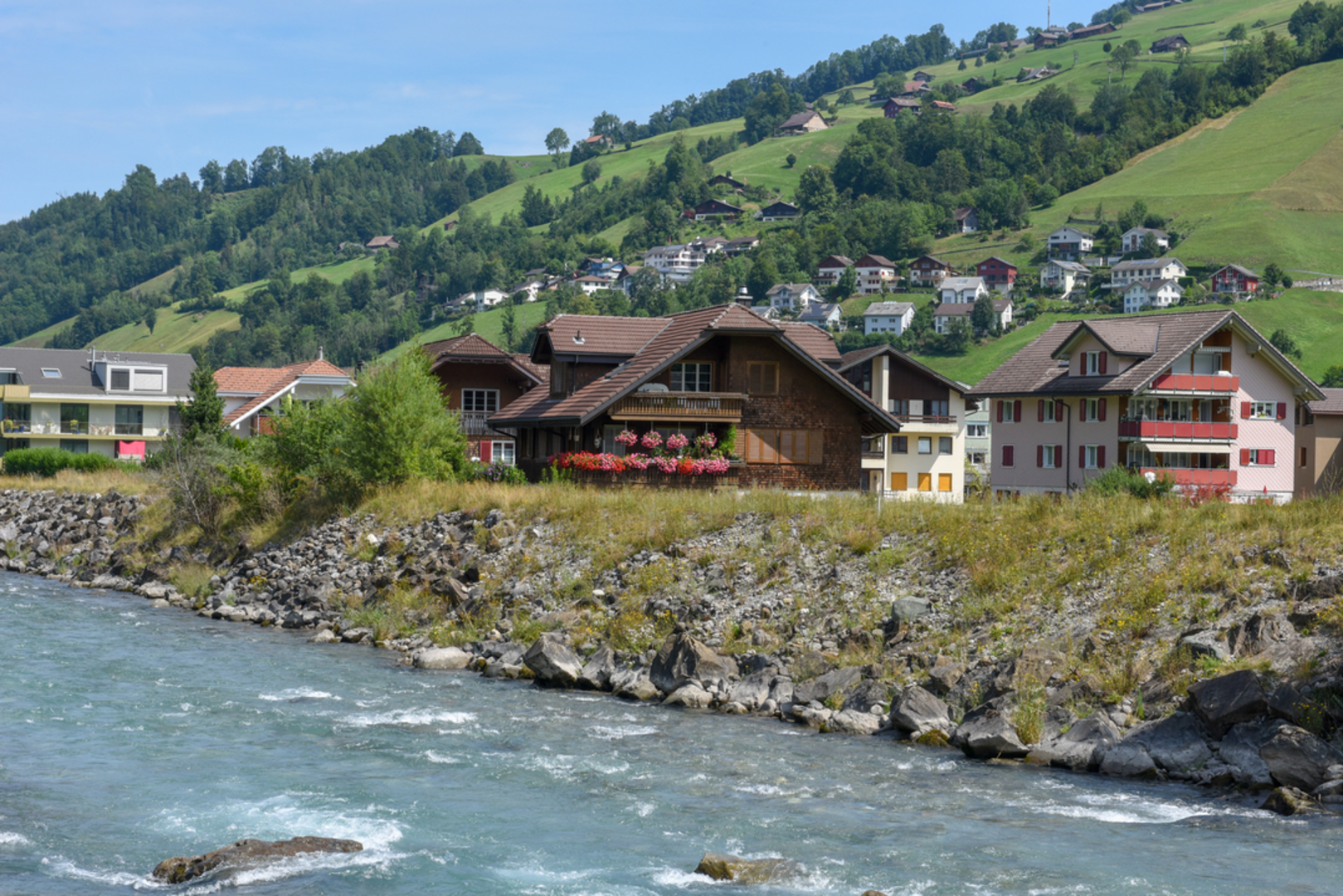 An image depicting the trail Round tour Musenalp and its surrounding area.