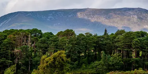 An image depicting the trail Muckish - Lub an Iarnrod and its surrounding area.