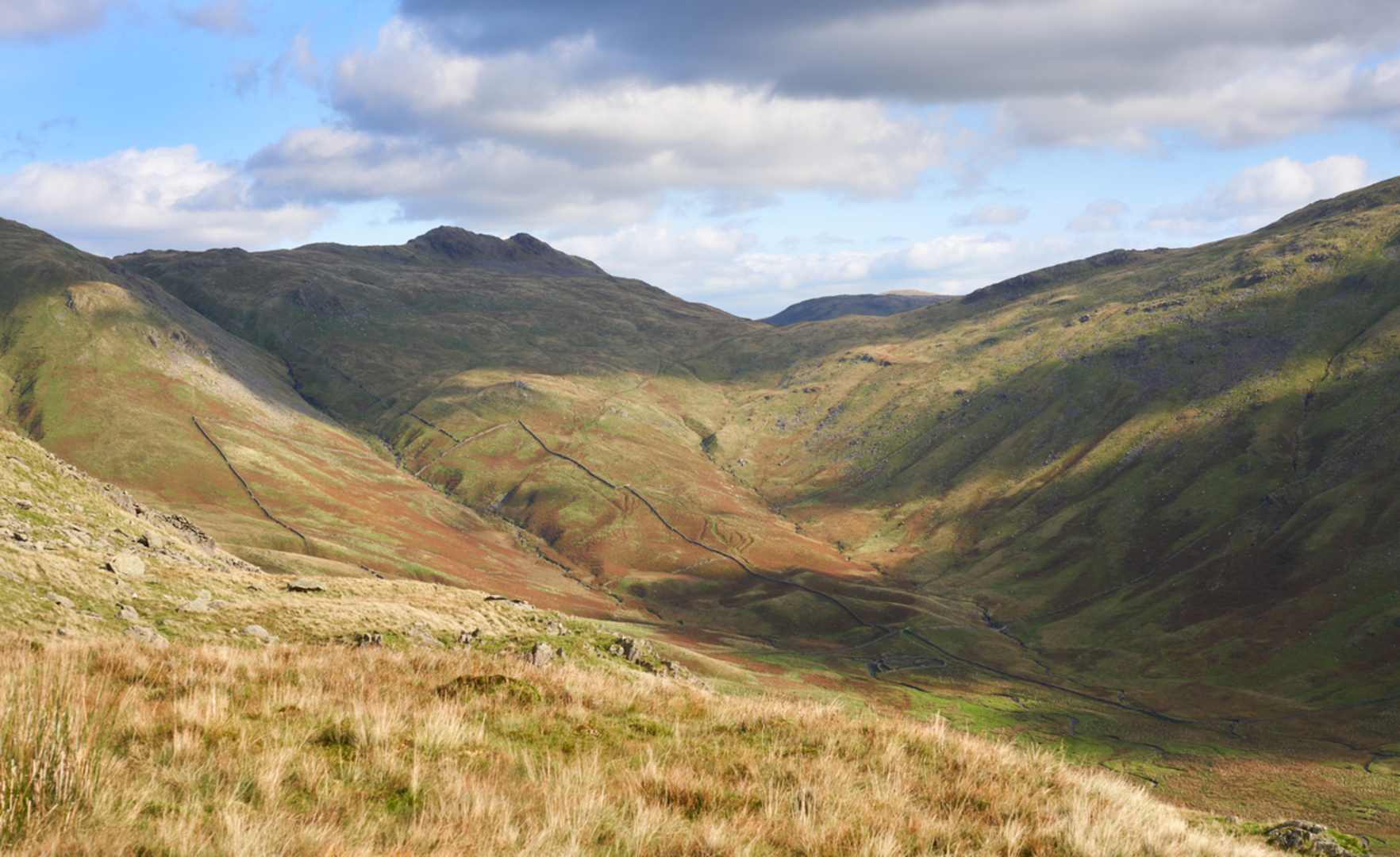An image depicting the trail Little Hart Crag and its surrounding area.