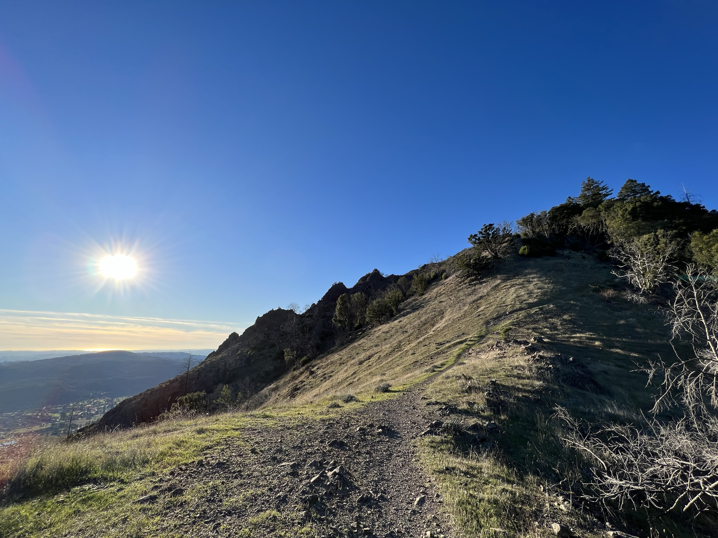 An image depicting the trail Bald Mountain and red Mountain Loop and its surrounding area.