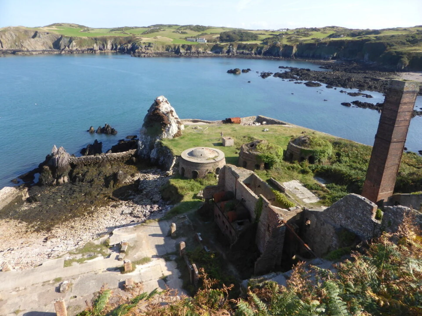 An image depicting the trail Porth Wen Brickworks Loop and its surrounding area.