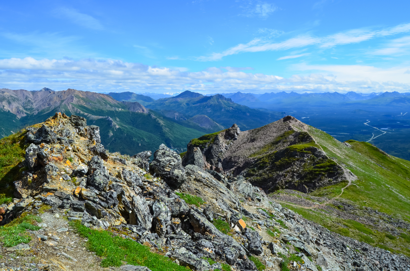 An image depicting the trail Mount Healy Overlook Trail and its surrounding area.