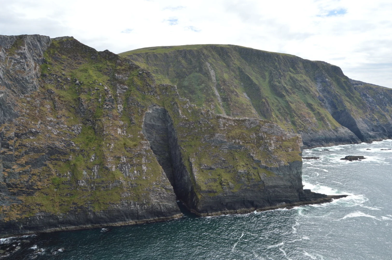 An image depicting the trail Kerry Cliffs Loop and its surrounding area.