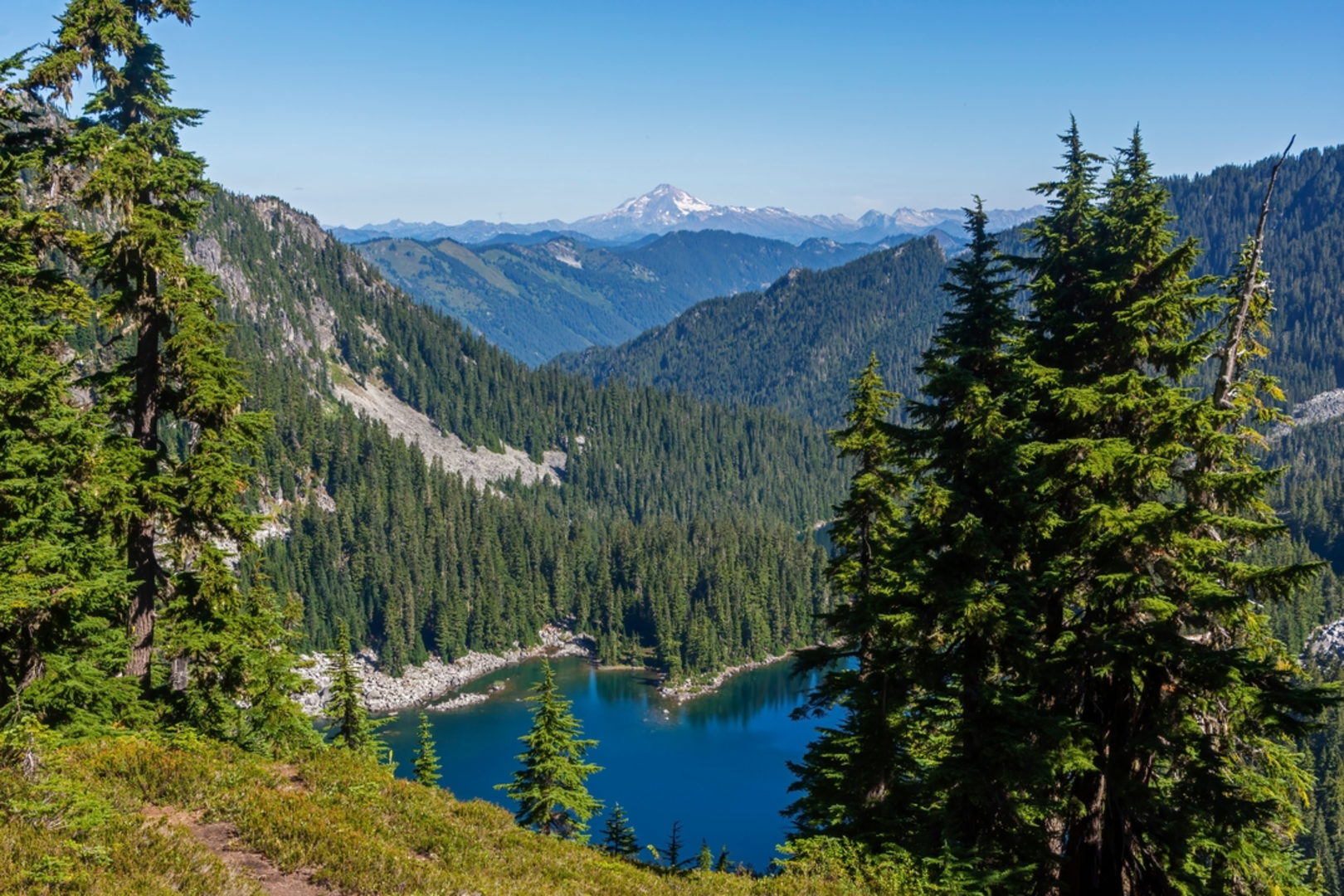An image depicting the trail Independence - North Lake Trail and its surrounding area.