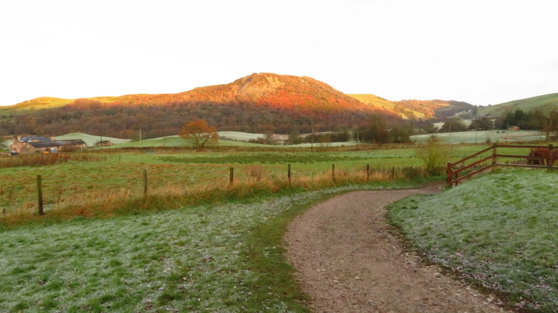 An image depicting the trail Walker Barn Southern Loop via Ridgegate Reservoir and its surrounding area.
