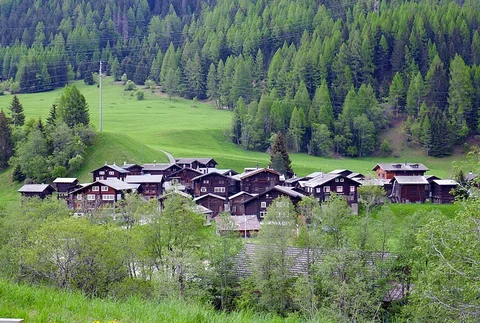 An image depicting the trail Fald to Binntal Schaplersee-Weg Trail and its surrounding area.