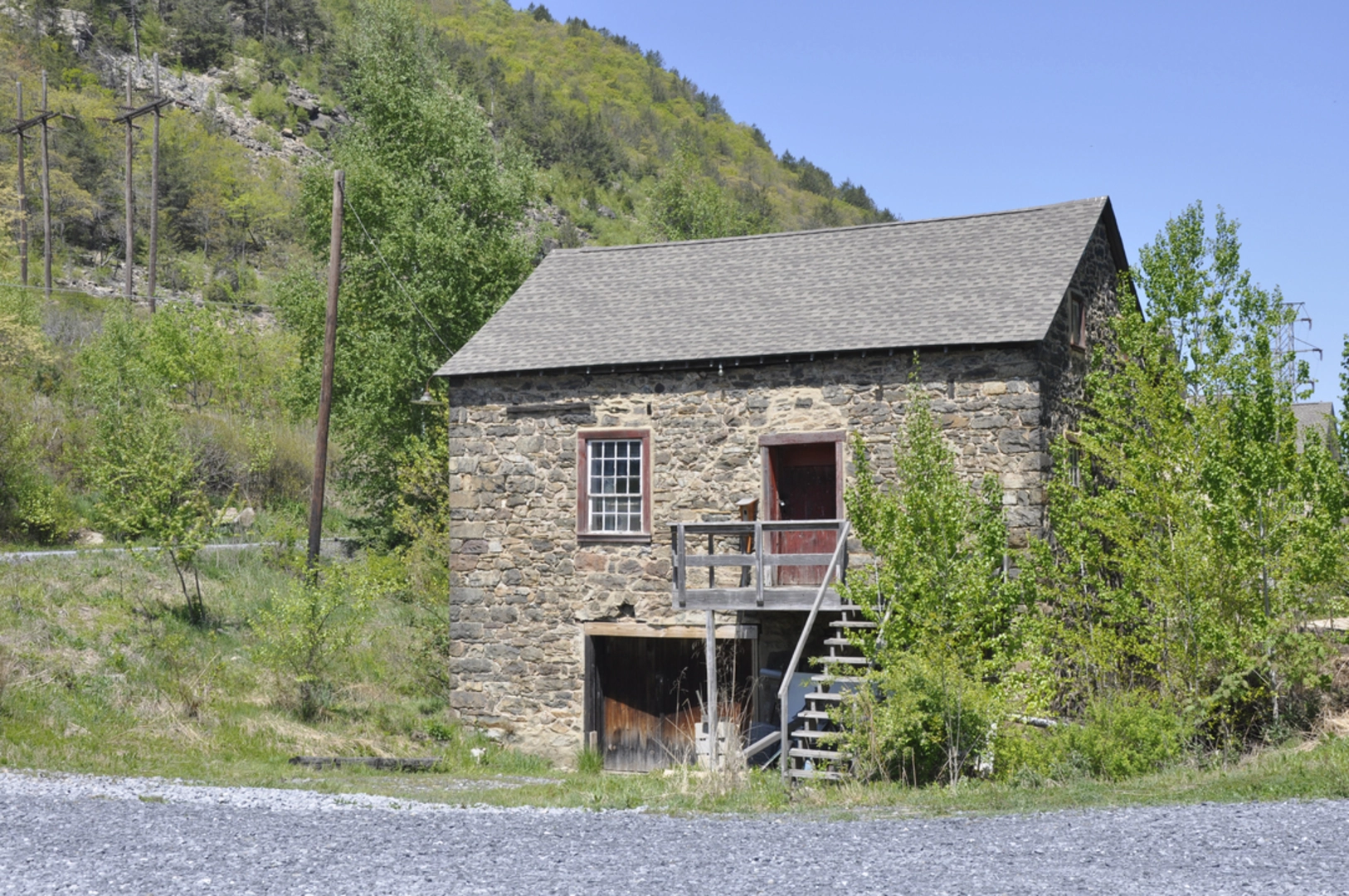 An image depicting the trail Lehigh Gap Loop and its surrounding area.