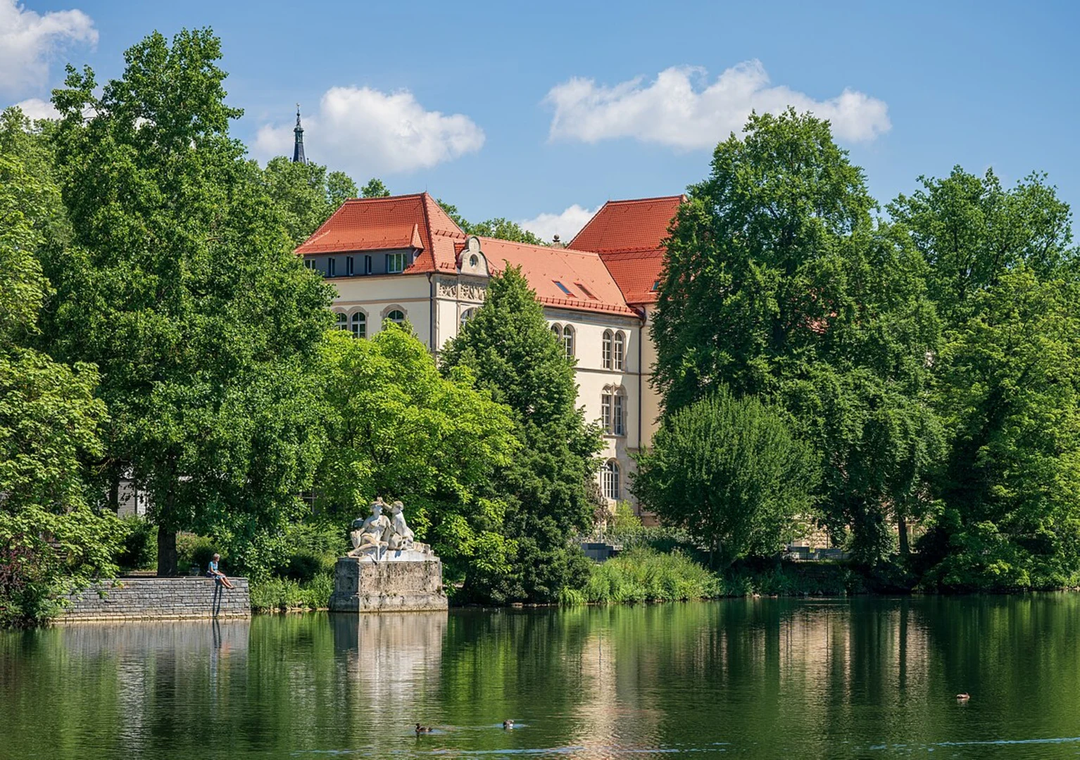An image depicting the trail Anlagensee and Inselsee via Vom Schloss zum Schloessle and its surrounding area.