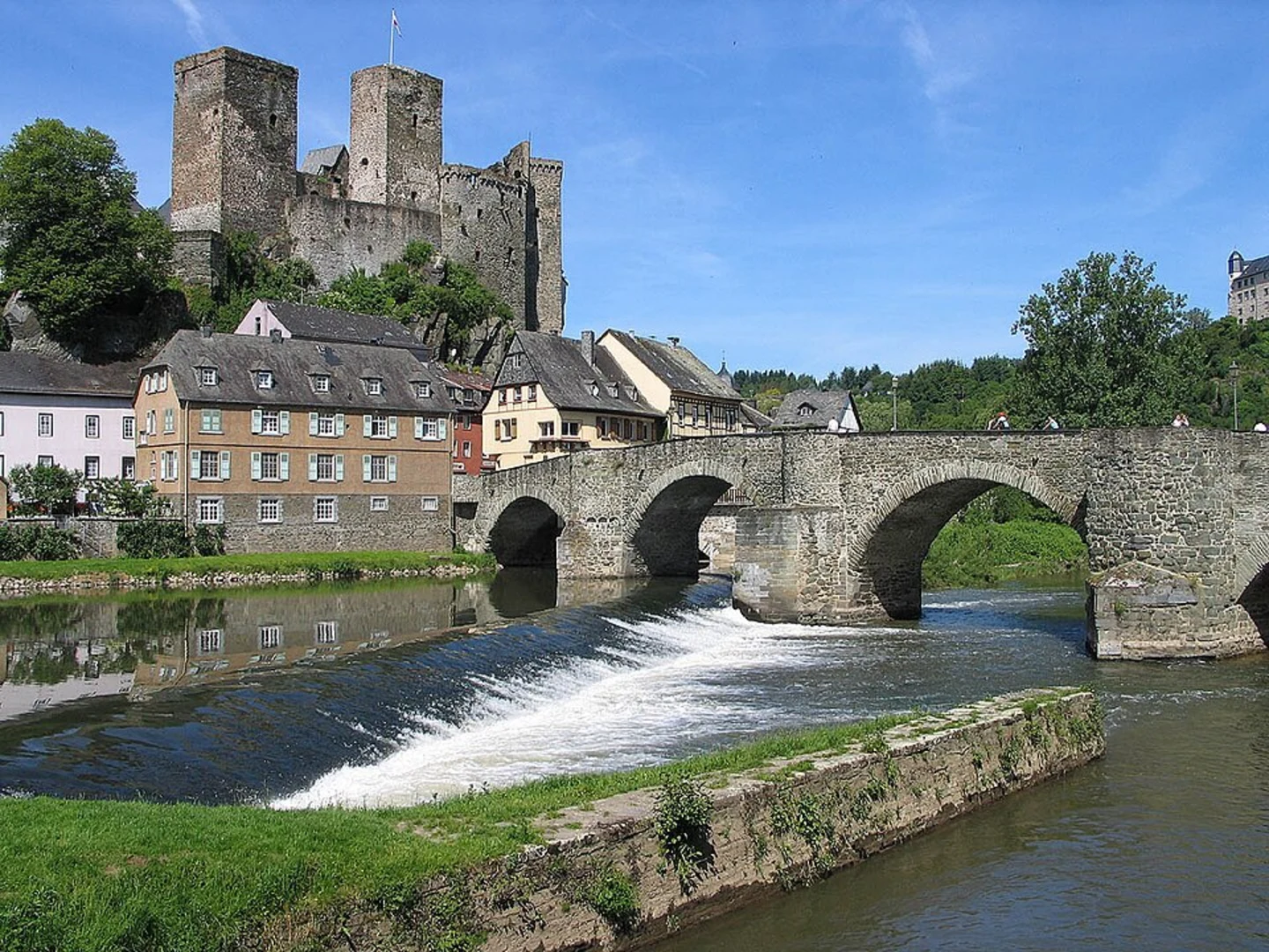 An image depicting the trail Villmar to Limburg an der Lahn Walk via Sudroute Limburg and its surrounding area.