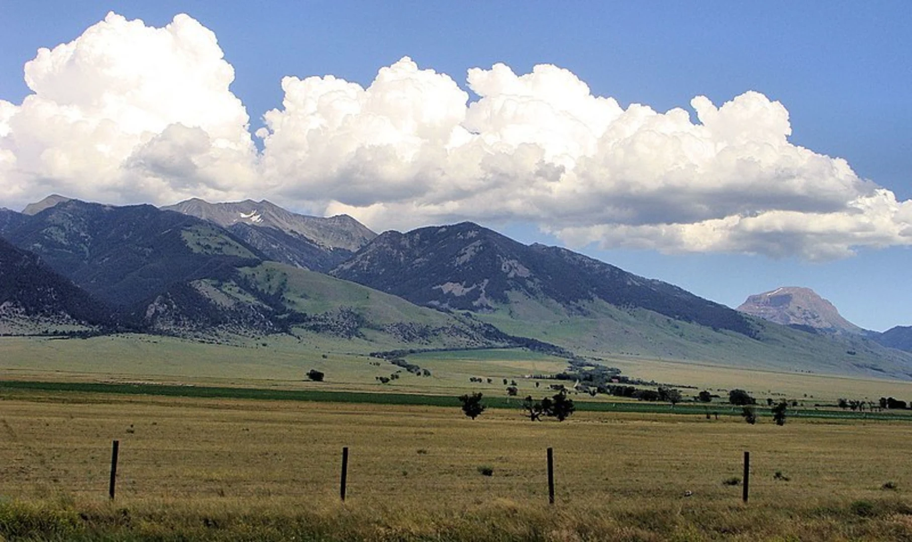An image depicting the trail Blue Danube Lake via West Fork Beaver Creek Trail and its surrounding area.