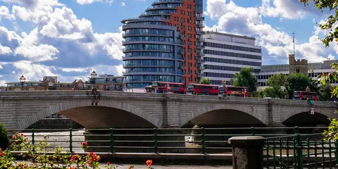 An image depicting the trail The Thames Path from Putney to Barnes and its surrounding area.