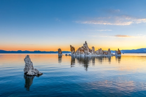 An image depicting the trail Mono Lake South Tufa Trail and its surrounding area.