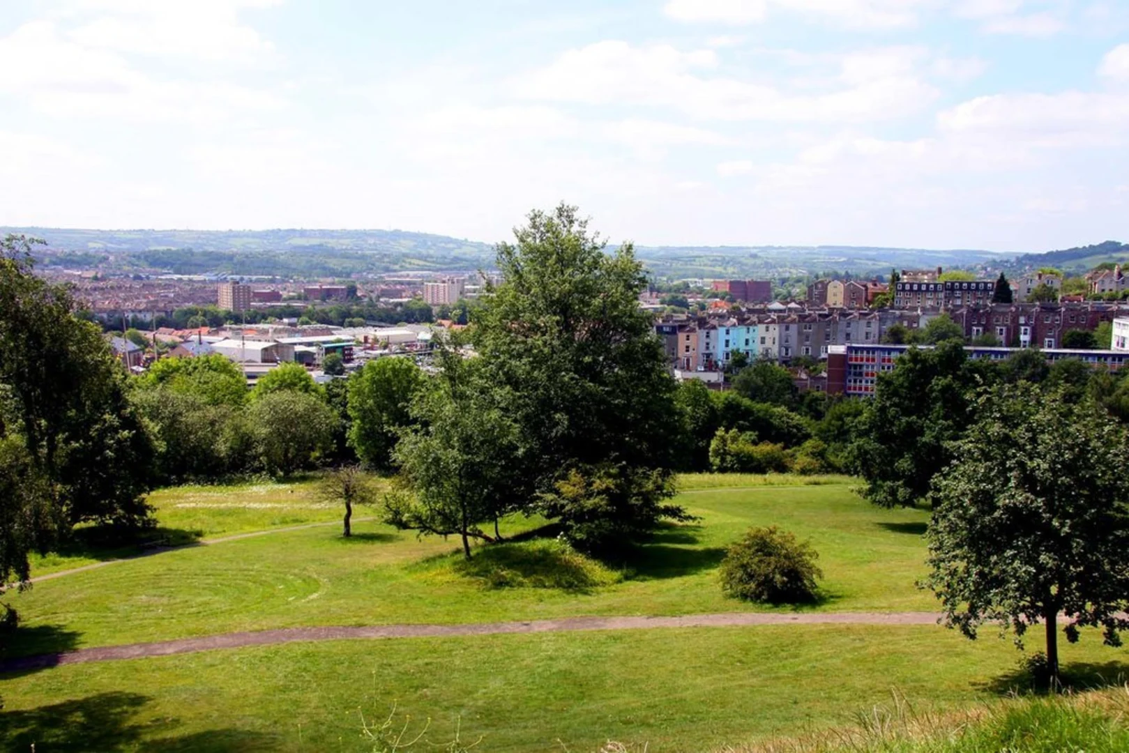 An image depicting the trail Bristol Circular River Loop Walk and its surrounding area.