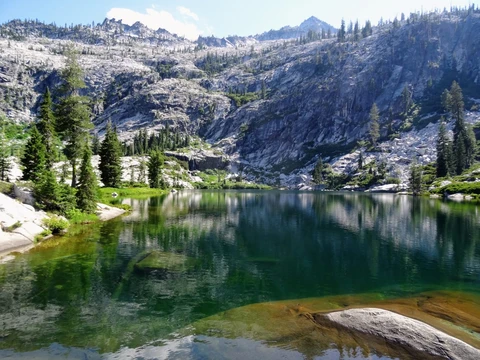 An image depicting the trail Boulder Creek Lakes and Canyon Creek Lakes via Canyon Creek Trail and its surrounding area.