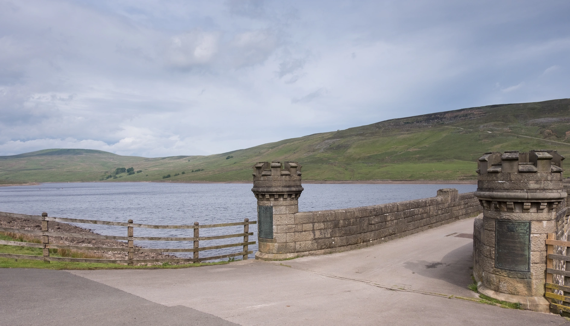An image depicting the trail Ingleton to Ripon via Dales Way and its surrounding area.
