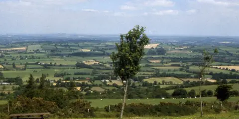 An image depicting the trail Silvermines Ridge Trail and its surrounding area.